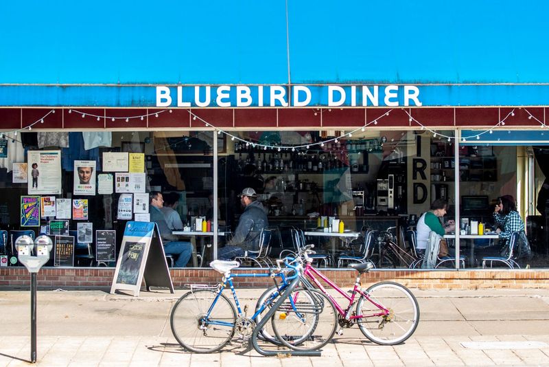 15 Old-School Diners In The US That Take You Back In Time - Decor Hint Bluebird Diner, Iowa City