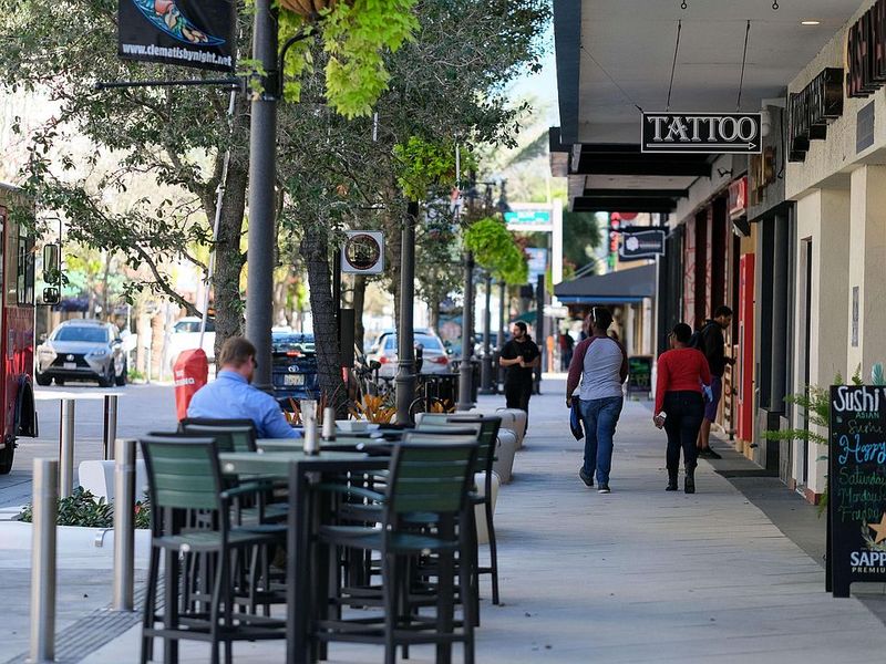 Clematis Street's Sidewalk Solution