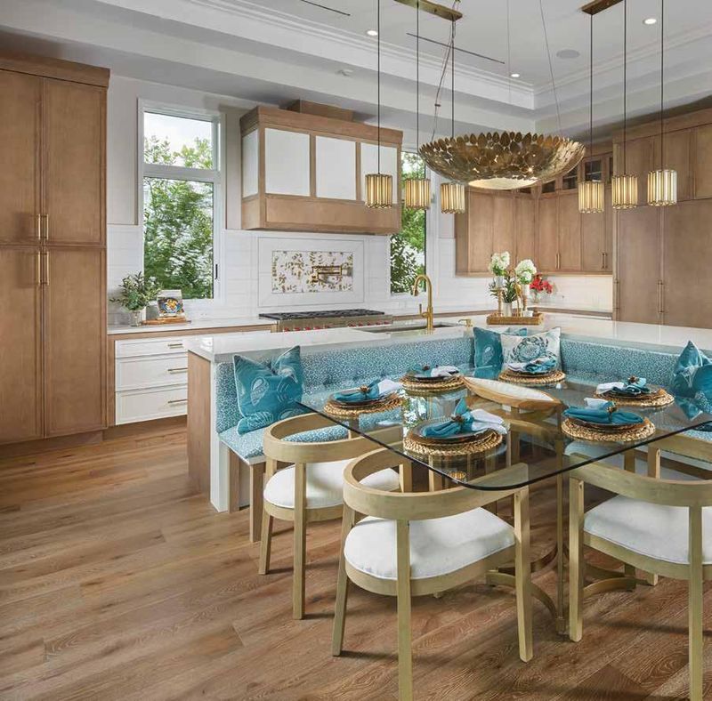 8 Florida Waterfront Homes With Effortlessly Chic Coastal Décor - Decor Hint Sarasota Seashell Sanctuary