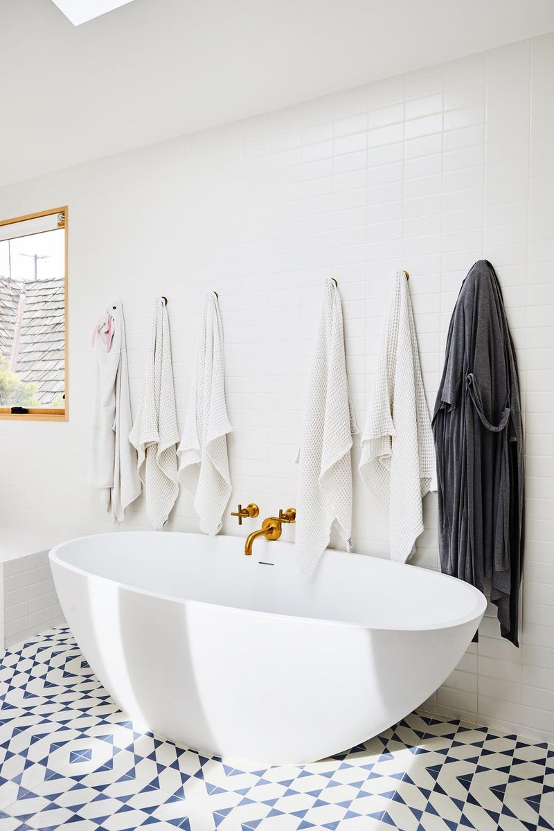 15 Pennsylvania Bathroom Floors That Are Making A Stylish Revival - Decor Hint Cement Tiles