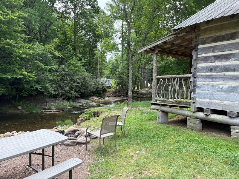 17 Charming Screened Rooms In South Carolina That Feel Like Childhood Summers - Decor Hint Upcountry Creek Crooner