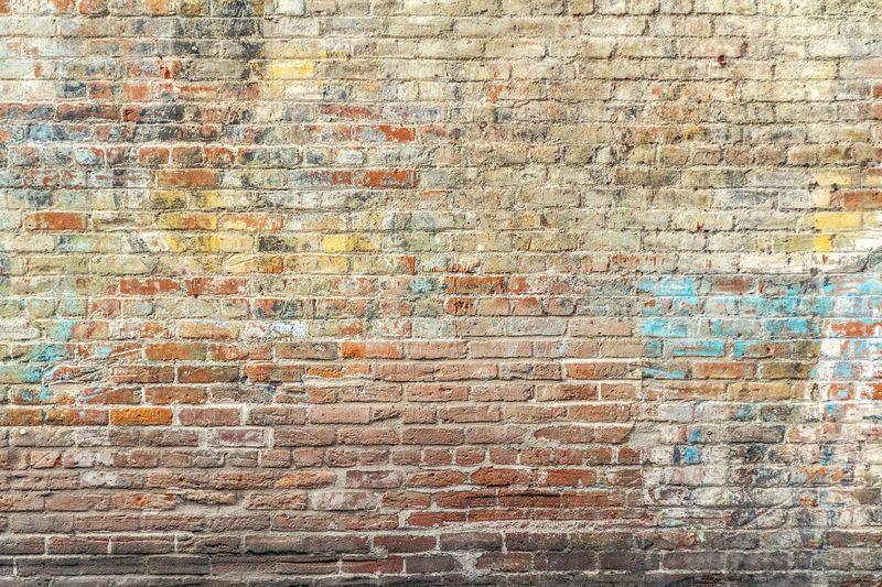 6 Georgia Wallpaper Trends That Flop & 6 That Transform a Room - Decor Hint Faux Brick Disaster