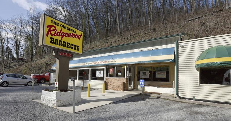 10 Tennessee Barbecue Joints Where The Smoke Still Speaks - Decor Hint Ridgewood Barbecue - Bluff City