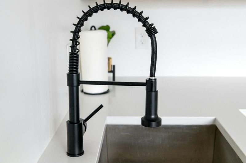 8 Practical Tips That Can Help You Create A Cohesive Kitchen Design - Decor Hint Unify Your Hardware Choices