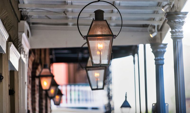 12 Charming Front Porches In Pennsylvania With Nostalgic Summer Feel - Decor Hint Vintage Lanterns