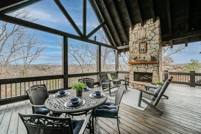 13 Georgia Farmhouse Kitchens Bursting With Rustic Charm - Decor Hint Screened Porch Spillover
