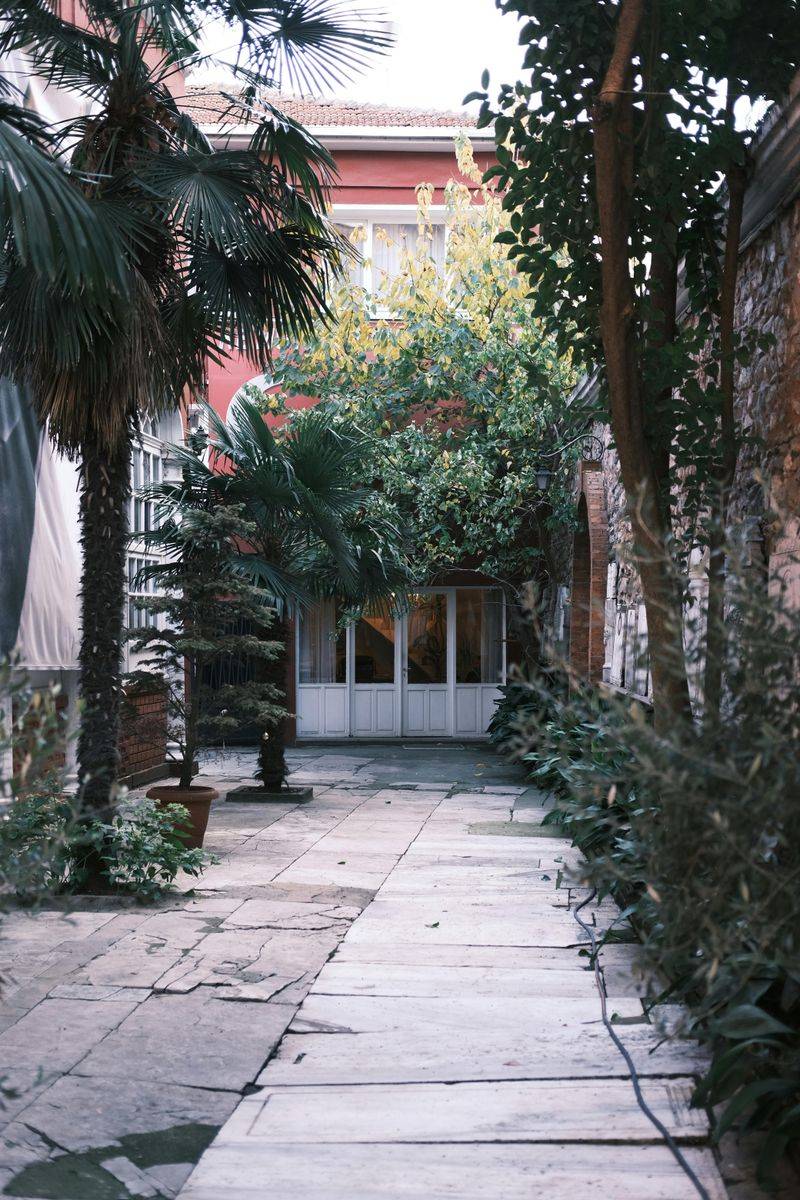 12 Backyard Mistakes Decreasing Your Home's Value - Decor Hint Broken Pathway Obstacle Course