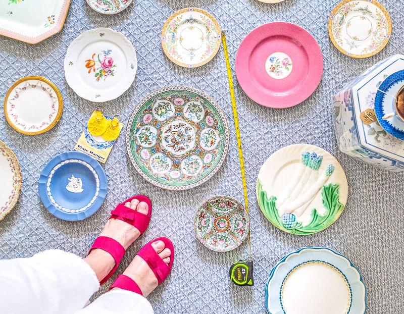 9 Signs Your Mississippi Dining Room Might Be Stuck In The Past - Decor Hint Themed Collector Plates On Display