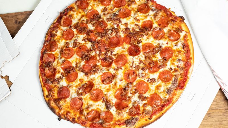 11 Authentic Family-Run Italian Spots In Illinois That Never Miss - Decor Hint Giuseppe's Pizzeria & Catering – Des Plaines, IL