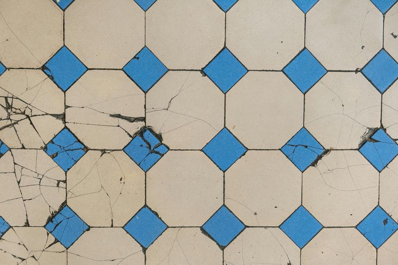 12 Kitchen Details Homebuyers Often Dislike, Do You Have One? - Decor Hint Worn Flooring