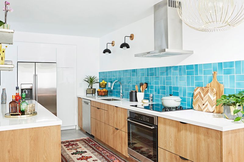 7 Kitchen Deal-Breakers That Repel Pennsylvania Homebuyers And 5 Buyer Magnets That Attract Them According To Interior Designers - Decor Hint Bizarre Color Schemes