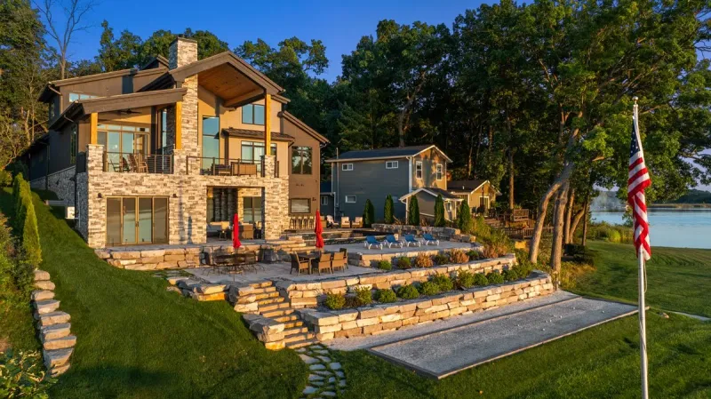 12 Michigan Cottage Porch Designs Perfect For Lakeside Living - Decor Hint Multi-Level Lakeside Porch