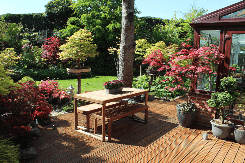 12 Michigan Cottage Porch Designs Perfect For Lakeside Living - Decor Hint Flower-Filled Porch Retreat