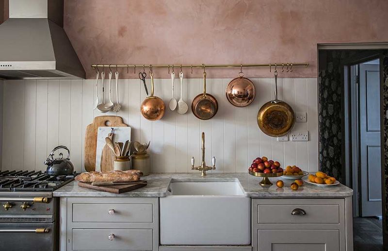 13 Georgia Farmhouse Kitchens Bursting With Rustic Charm - Decor Hint Copper Country Charm