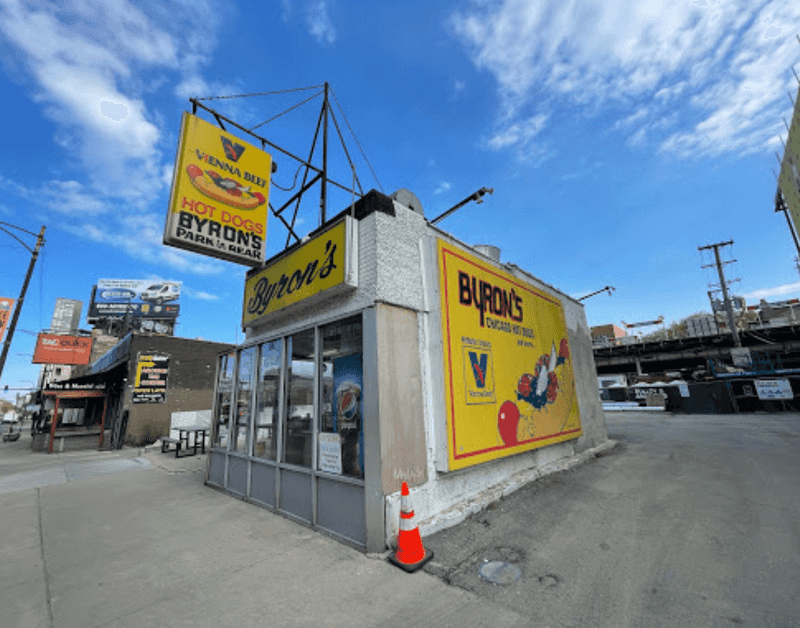 10 Illinois Hot Dog Stands Everyone Keeps Coming Back To - Decor Hint Byron's Hot Dogs - Chicago