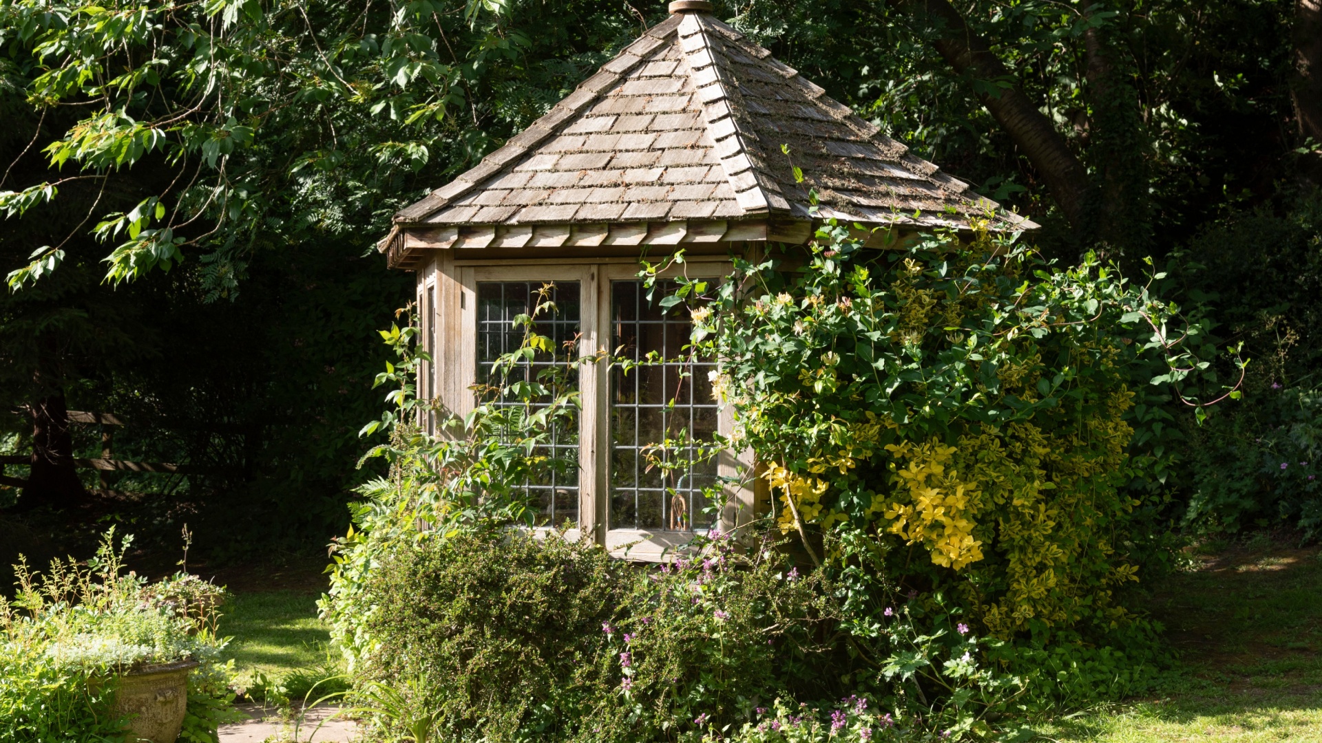 Practical Ways You Can Add English Garden Style To Your Outdoor Space - Decor Hint English Garden