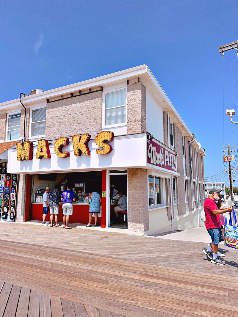 New Jersey Shore Pizza Slices Everyone Craves - Decor Hint Mack's Pizza