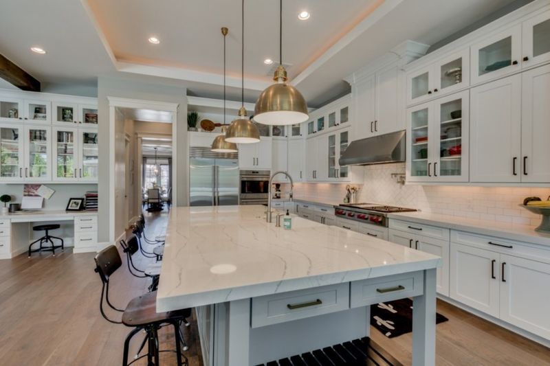 7 Kitchen Deal-Breakers That Repel Pennsylvania Homebuyers And 5 Buyer Magnets That Attract Them According To Interior Designers - Decor Hint Kitchen Island Functionality