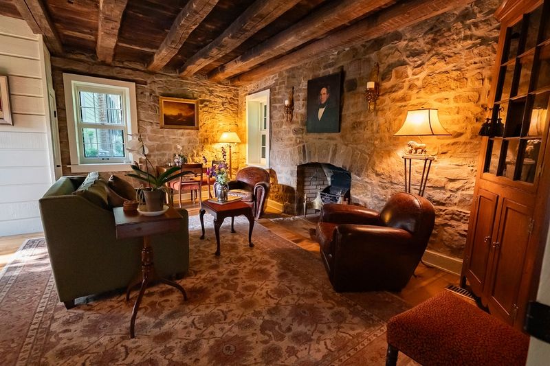 10 Kentucky Rustic Cabins Locals Adore For Their Unique Charm - Decor Hint The Historic Log Cabin – Bardstown