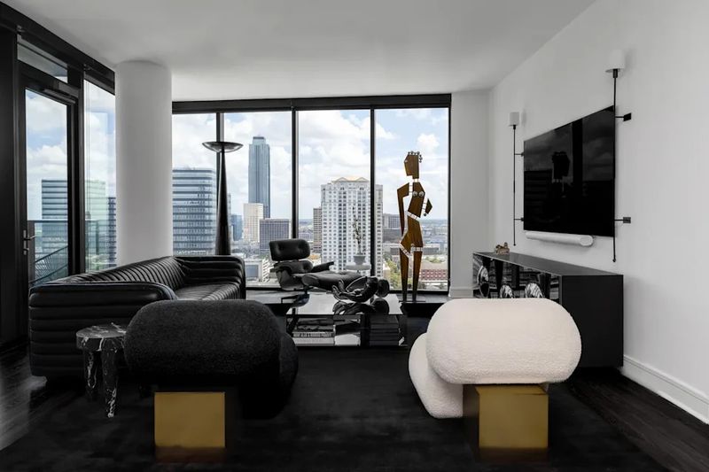 9 Texas Living Rooms Where Rustic Meets Modern - Decor Hint Houston High-Rise Hideaway