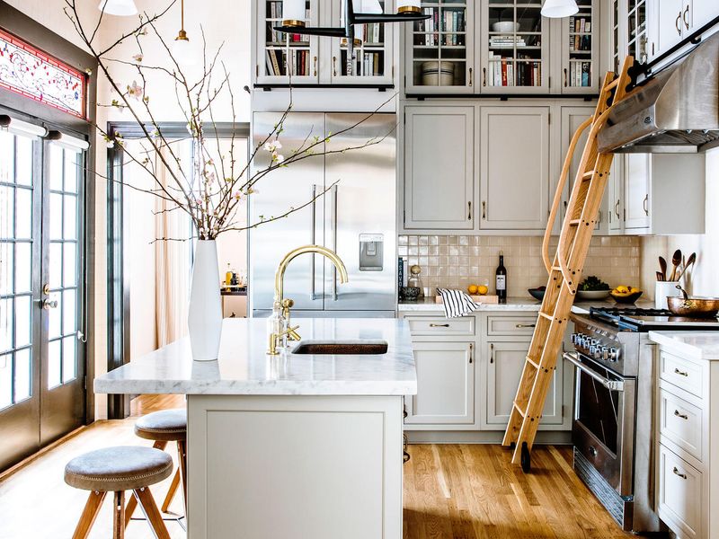 Bright Farmhouse With Modern Twists