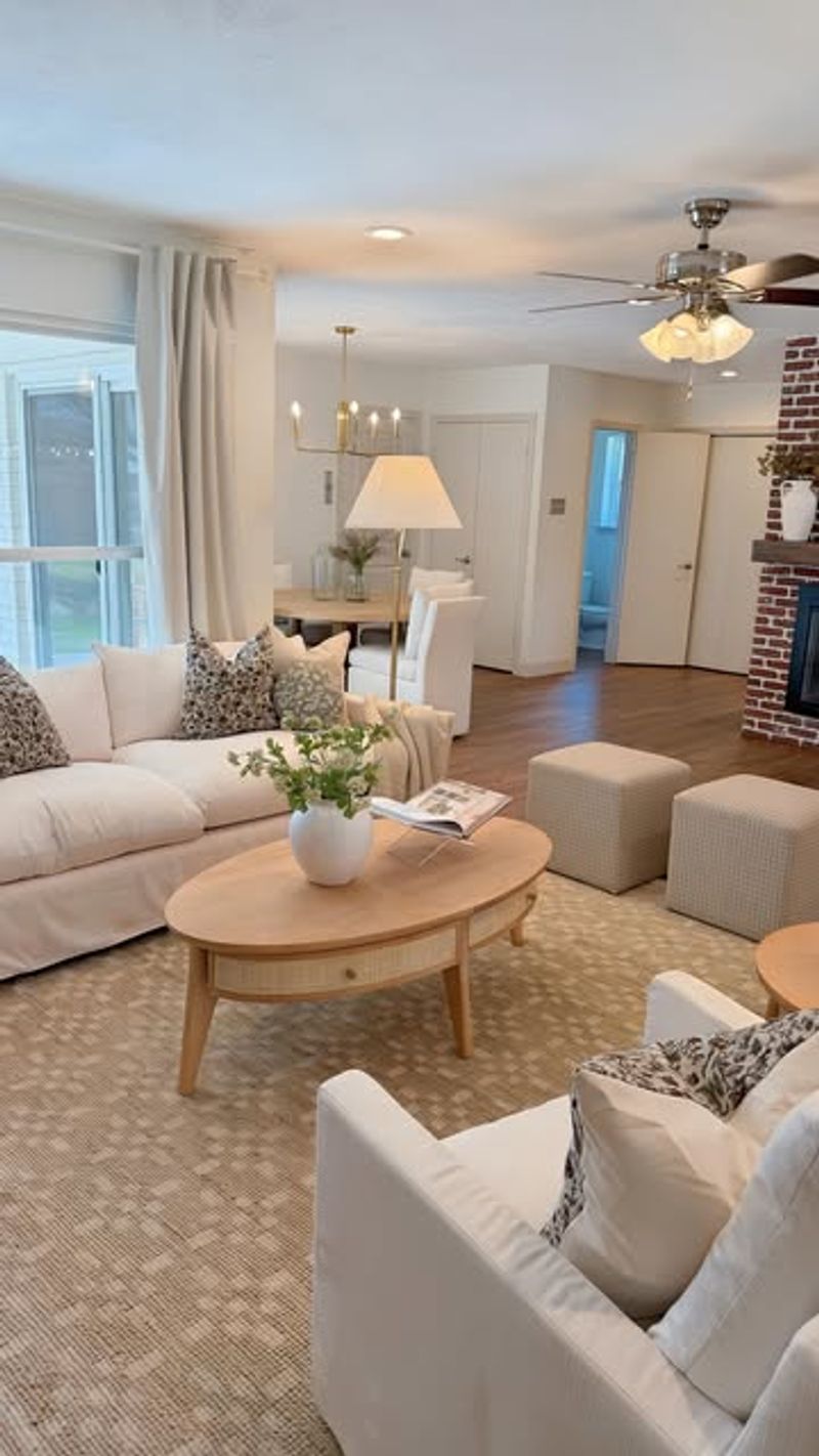 Dallas Stager Moves In 10 minutes - Decor Hint Lightning-Fast Accessory Swap