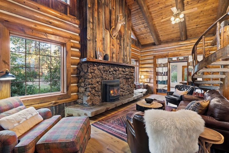 9 Minnesota Cabin Living Rooms Built For Snowy Nights - Decor Hint Lodge-Inspired Layouts