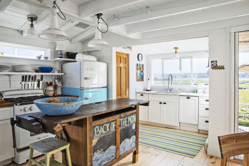 9 Maine Cabins With Decor That Never Goes Out Of Style - Decor Hint Harborside Fishing Cottage