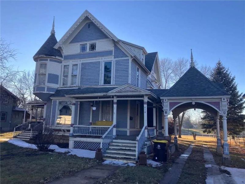 15 Minnesota Three-Season Porches Built To Last Through Long Winters - Decor Hint Victorian Vintage Veranda