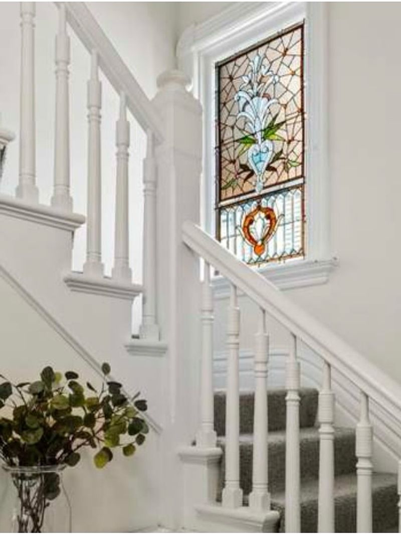 12 Vintage Home Decor Trends Coming Back In Illinois - Decor Hint Stained Glass Captures Prairie Light