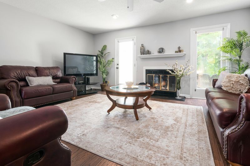 Custom Or Well-Fitted Rugs