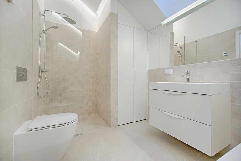 11 Practical Bathroom Renovation Ideas From Unsellable Houses - Decor Hint Paint In Light-Reflecting Shades