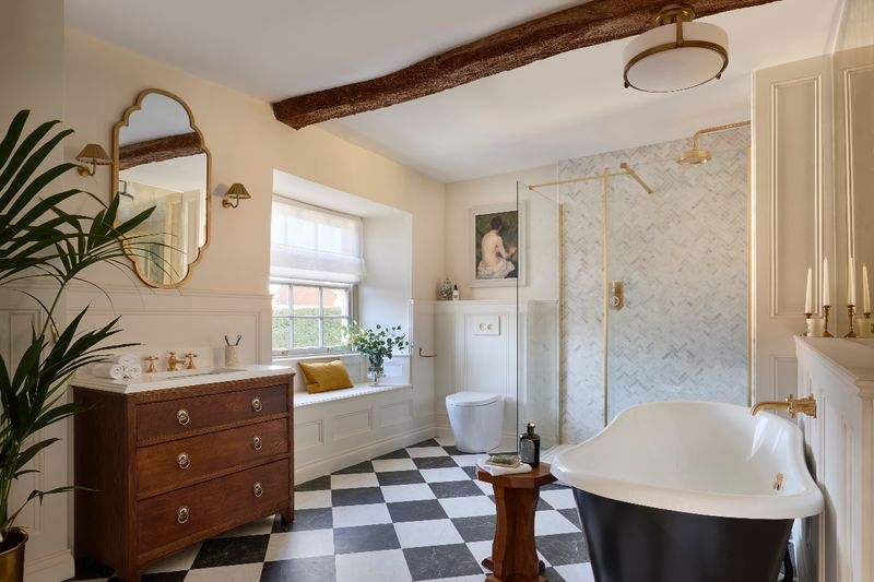 10 Ideas To Bring Classic Retro Bathrooms Into Modern California Homes - Decor Hint Checkerboard Floors