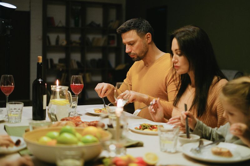 12 Household Rules That Should Have Gone Away Decades Ago - Decor Hint No Talking During Meals