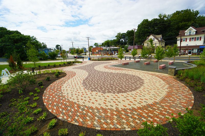 18 Delaware Brick Walkways That Look Like They've Always Been There - Decor Hint Town Square Thoroughfare