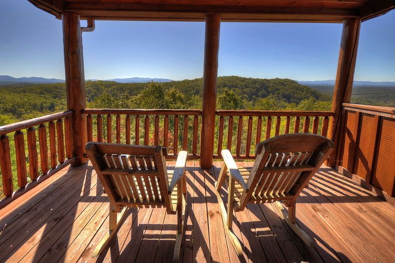 8 Georgia Wraparound Porches Made For Rocking Chairs - Decor Hint Mountain Vista Veranda