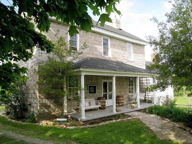 9 Reasons Why Kentucky’s Stone Farmhouses Are Full Of Old Soul - Decor Hint Harmony With The Land
