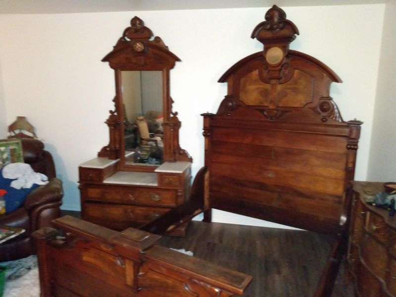 8 Vintage Furniture Pieces Indiana Homeowners Are Rediscovering - Decor Hint Eastlake-Style Dressers