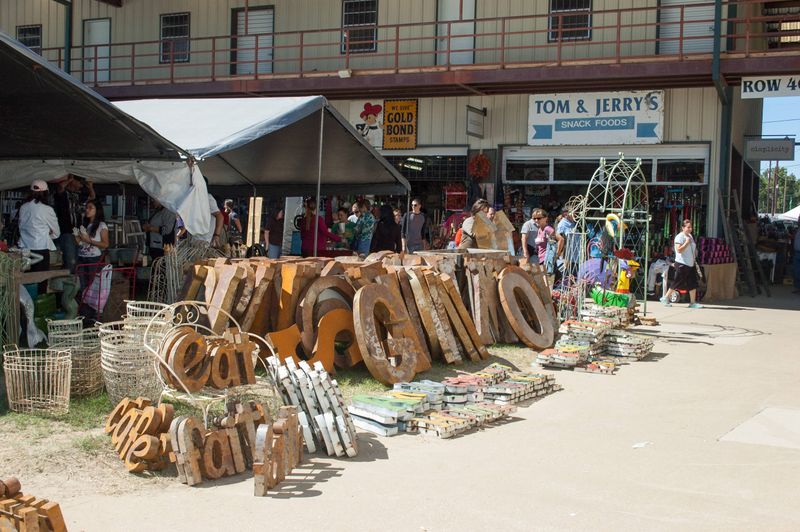 8 Texas Antique Markets Where Locals Find Hidden Treasures - Decor Hint First Monday Trade Days in Canton
