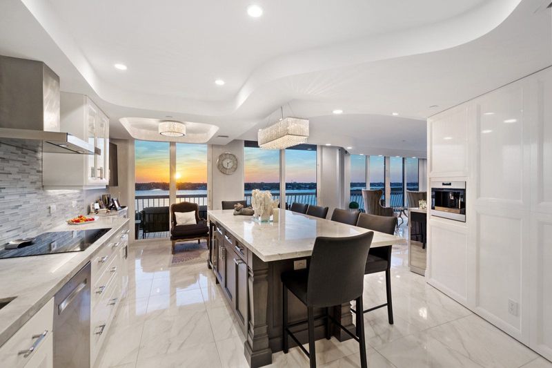 6 Florida Coastal Kitchens With Relaxed Summer Style - Decor Hint Indoor-Outdoor Kitchens With Ocean Views