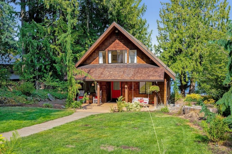 7 Washington Cottages That Capture Pacific Northwest Charm - Decor Hint Garden Cottage With Evergreen Surroundings