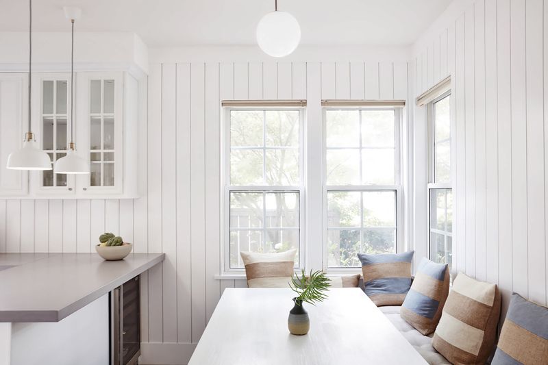 14 North Carolina Shiplap Walls That Do Not Feel Overdone - Decor Hint Modern Minimalist Shiplap Design