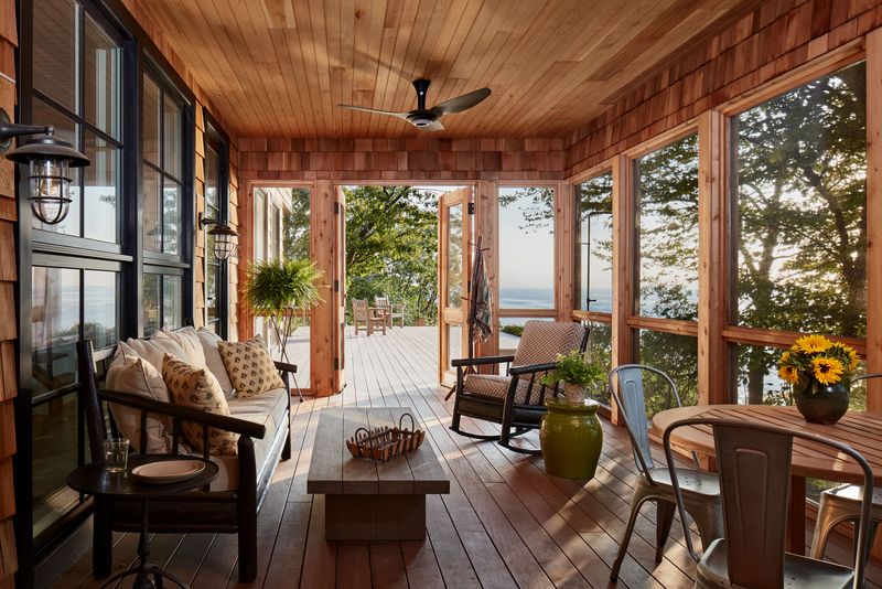 12 Michigan Cottage Porch Designs Perfect For Lakeside Living - Decor Hint Screened Summer Porch
