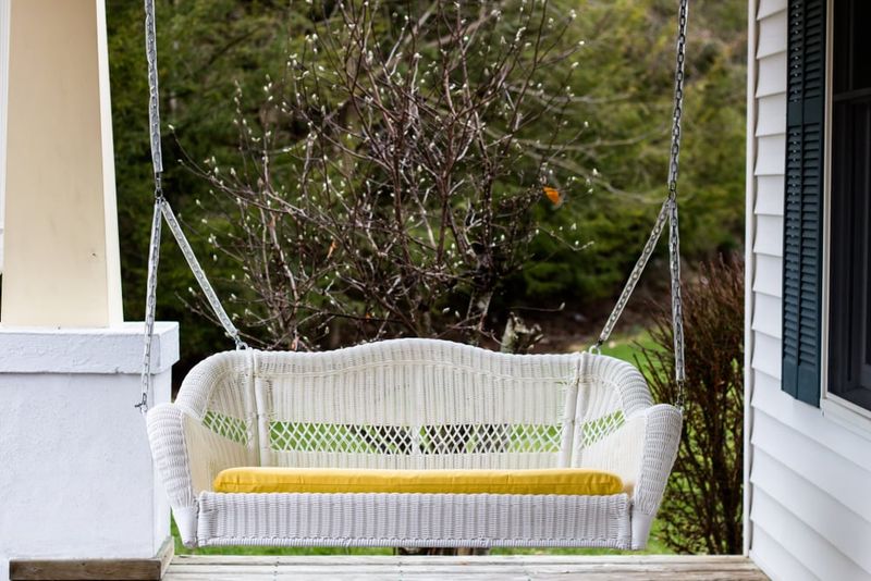 6 Tennessee Porch Swings Locals Enjoy All Year - Decor Hint Wicker Porch Swings