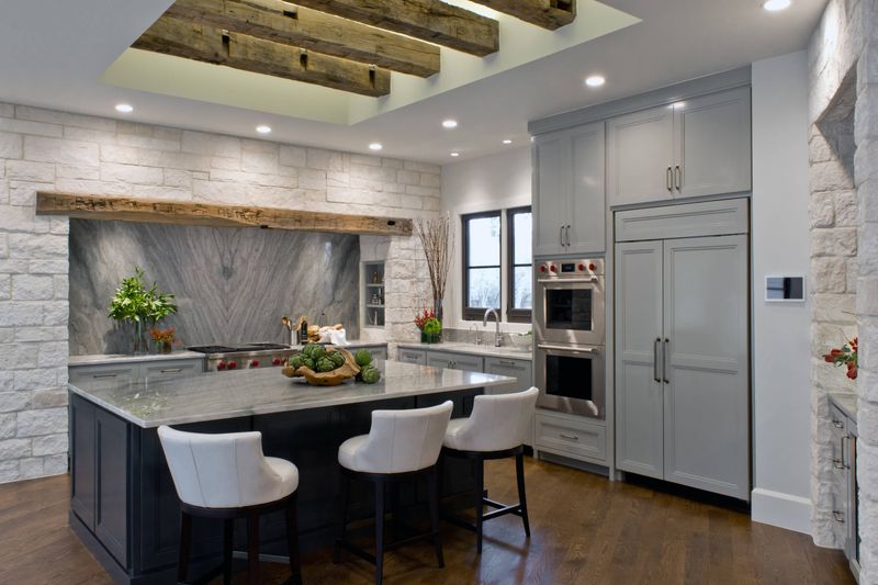 10 Texas Kitchen Islands Designed For Family Gathering And Function - Decor Hint Hill Country Limestone Beauty
