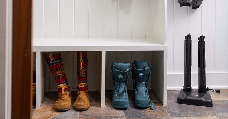 14 Vermont Farmhouse Mudrooms Designed To Tackle Mud Season - Decor Hint Sunlit Boot-Drying Station