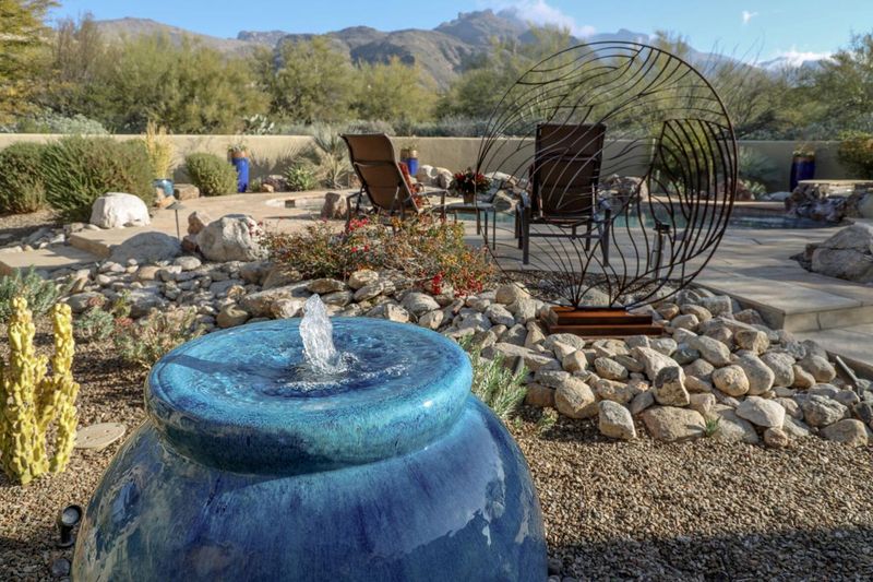 9 Nevada Patios Designed With Xeriscape-Inspired Style - Decor Hint Water Features With Desert Harmony