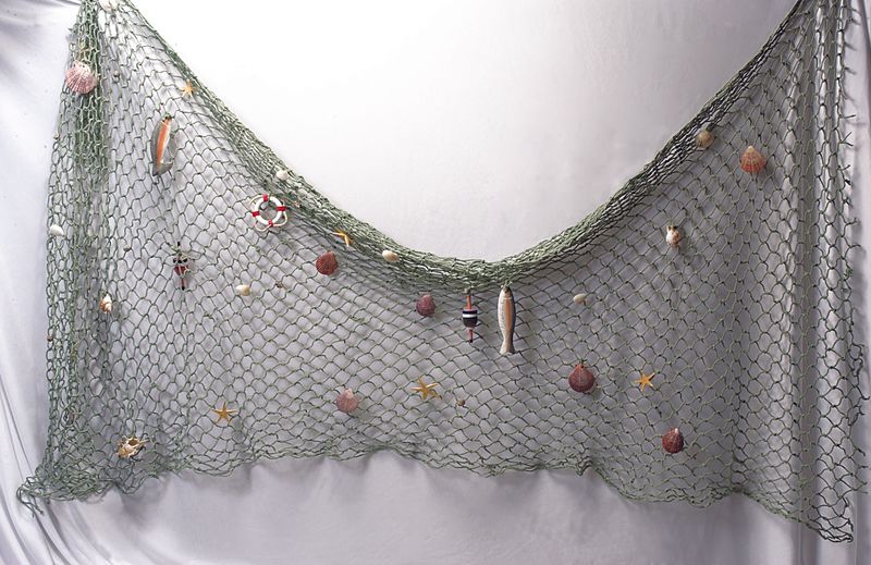 9 Maine Kitchens That Capture Coastal Charm - Decor Hint Fisherman's Net Display Wall