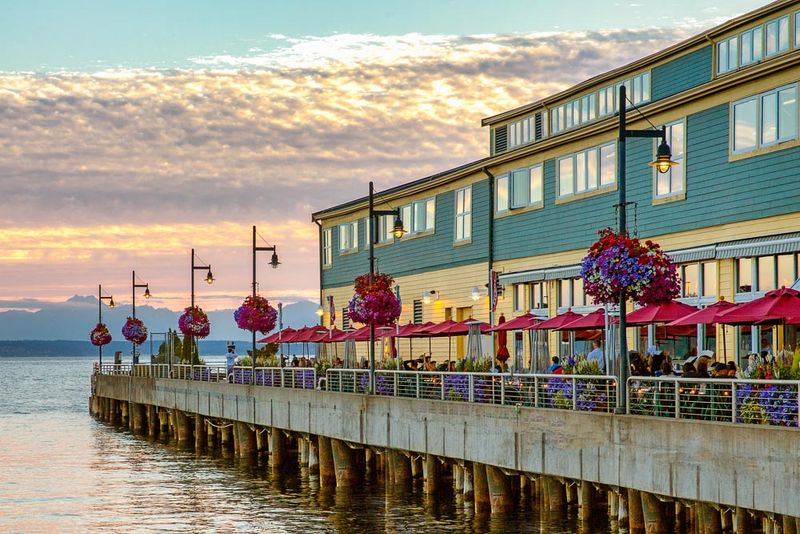 7 Stunning Waterfront Restaurants In Washington With Unforgettable Views - Decor Hint Elliott's Oyster House – Seattle