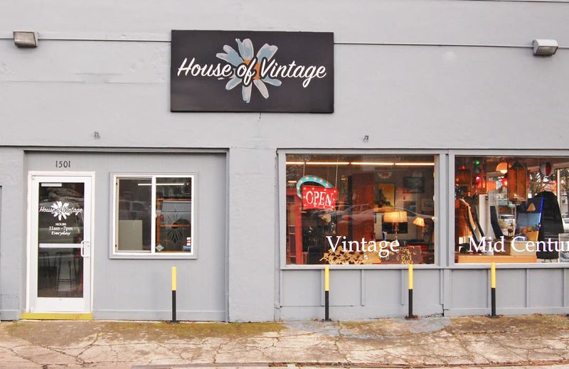 10 Best Portland, Oregon Thrift Stores For Affordable Home Finds - Decor Hint House Of Vintage: A Retro Decorator's Paradise